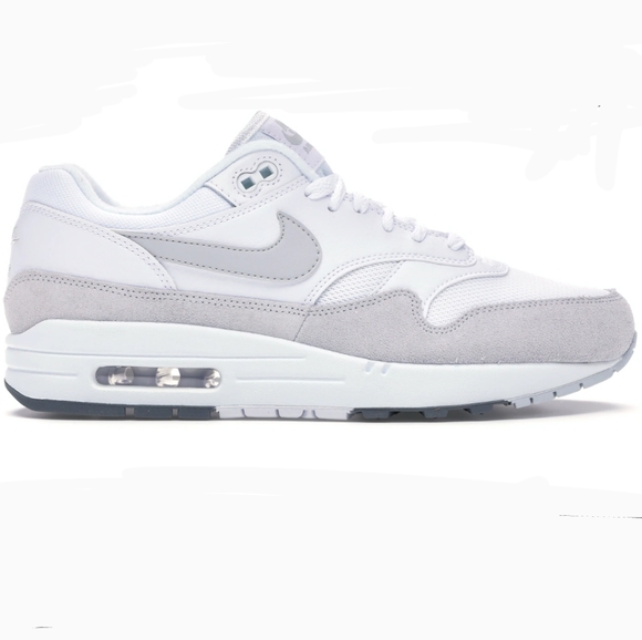 Nike Shoes - Nike Air Max barely worn